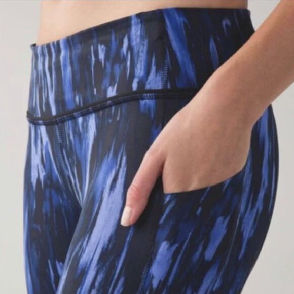 Lululemon Pace Rival 22" Crop Leggings Sz 4 Painted Animal Sprinkler Blue - Picture 7 of 8